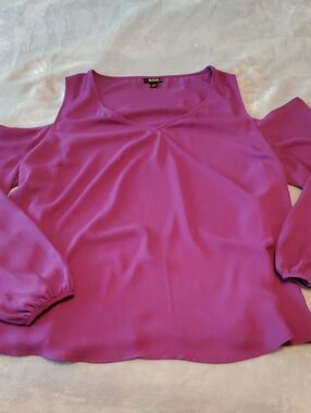 Cold-Shoulder Blouse in Purple